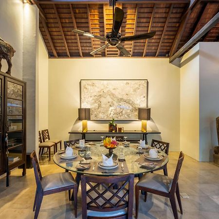 Villa De Suma - Fully Staffed Luxury Villa, Walk To The Beach! 세미냑 외부 사진