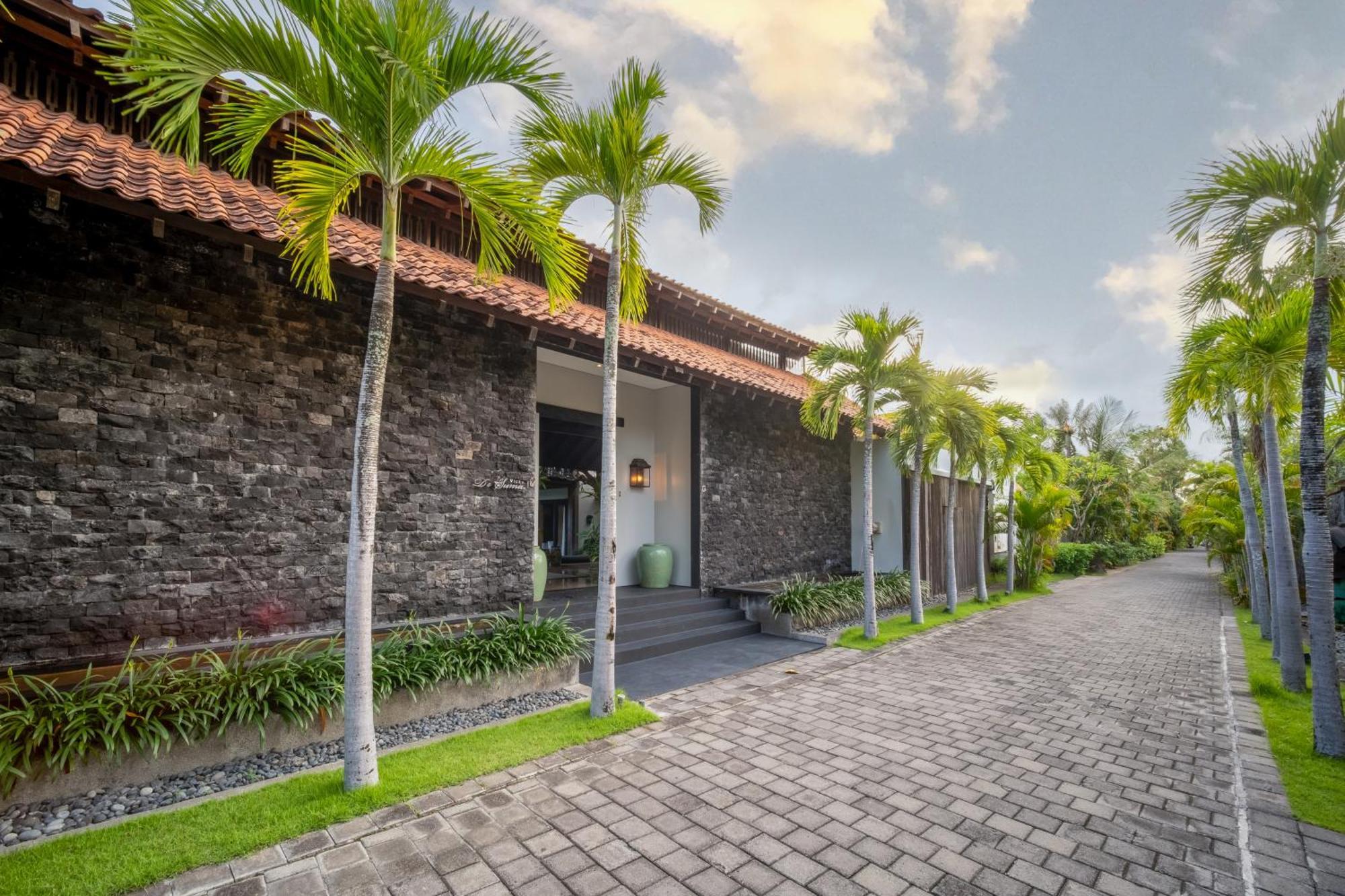 Villa De Suma - Fully Staffed Luxury Villa, Walk To The Beach! 세미냑 외부 사진