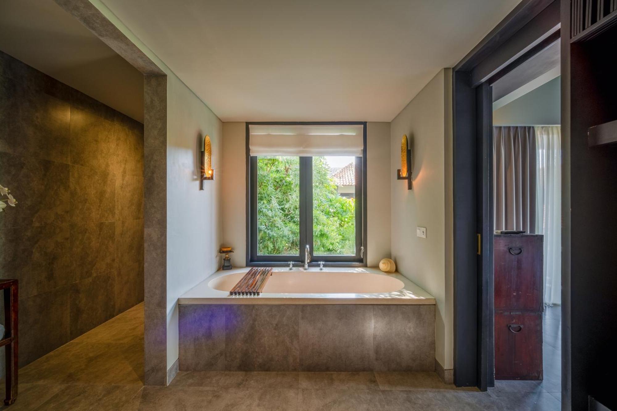 Villa De Suma - Fully Staffed Luxury Villa, Walk To The Beach! 세미냑 외부 사진