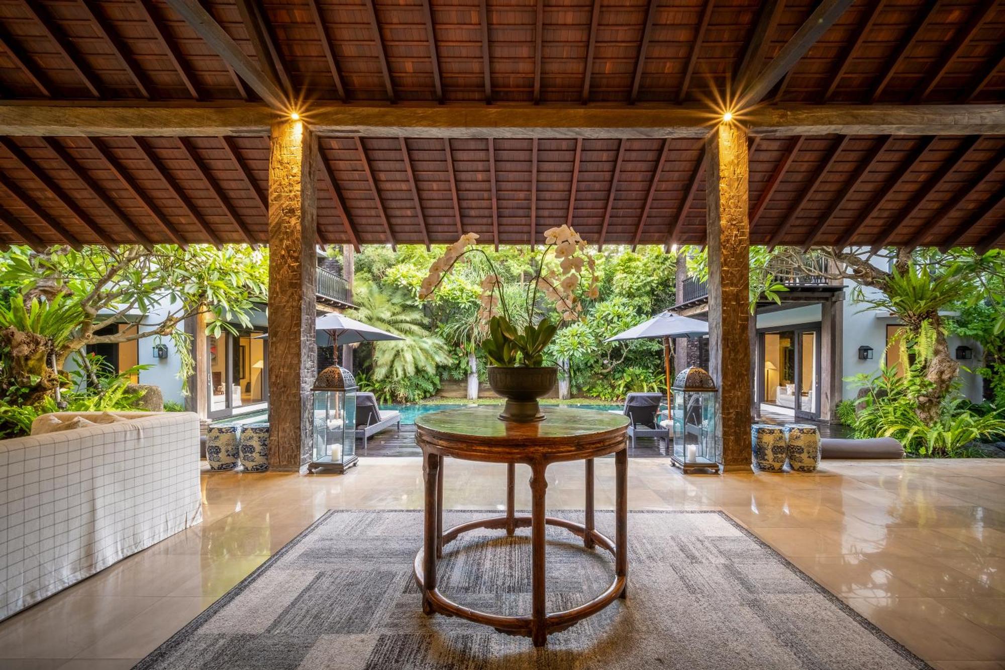 Villa De Suma - Fully Staffed Luxury Villa, Walk To The Beach! 세미냑 외부 사진