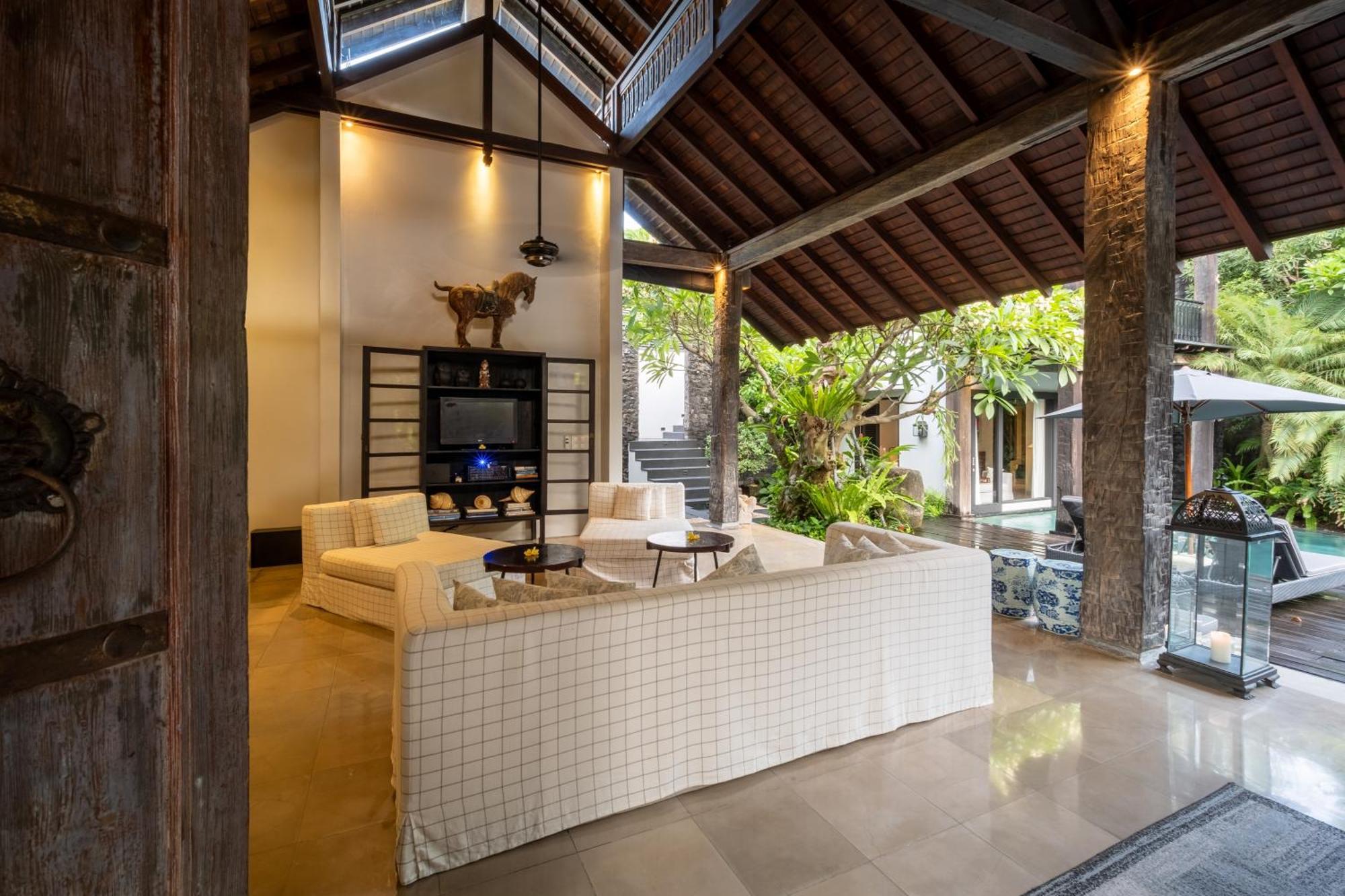 Villa De Suma - Fully Staffed Luxury Villa, Walk To The Beach! 세미냑 외부 사진