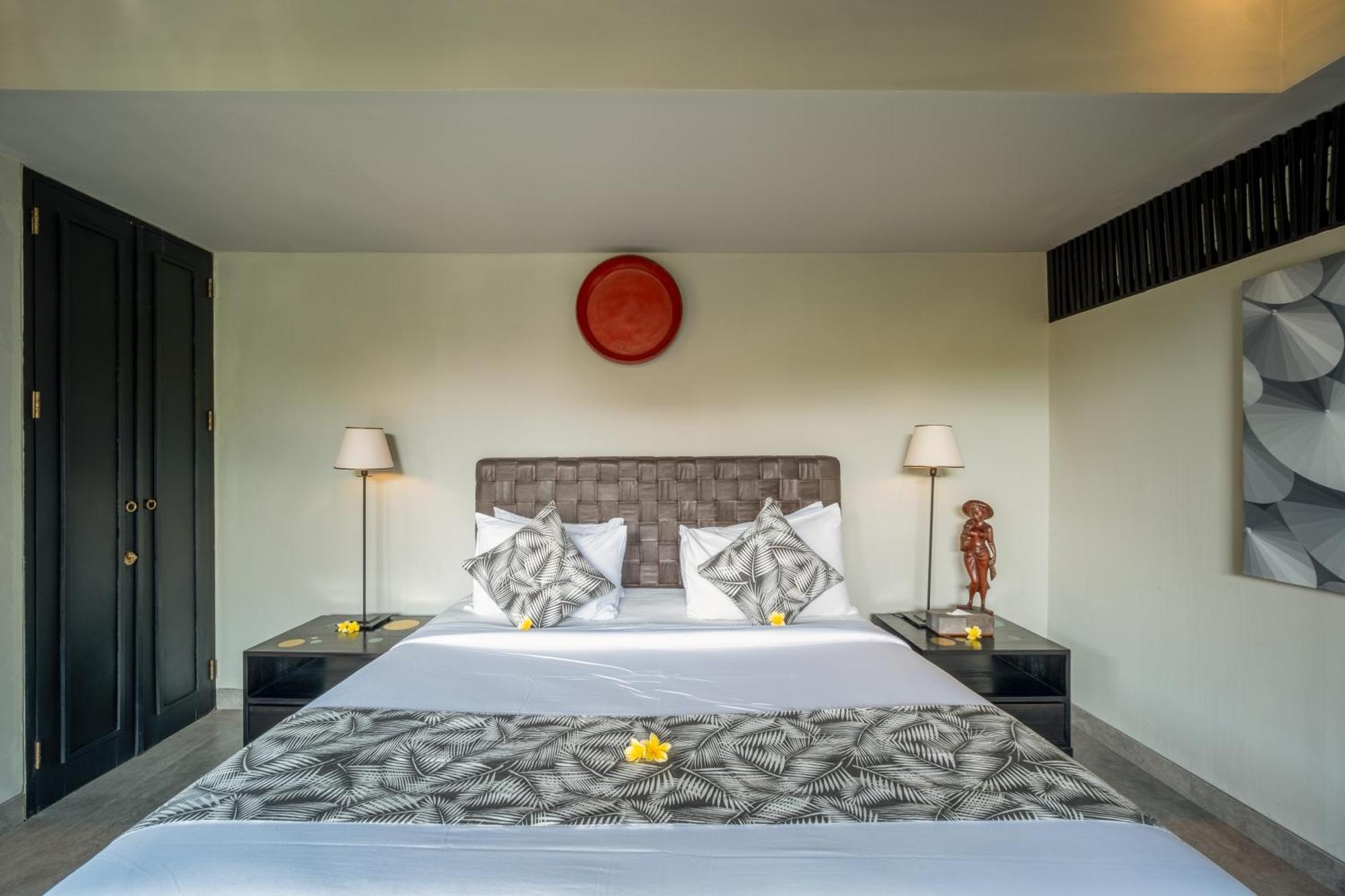 Villa De Suma - Fully Staffed Luxury Villa, Walk To The Beach! 세미냑 외부 사진