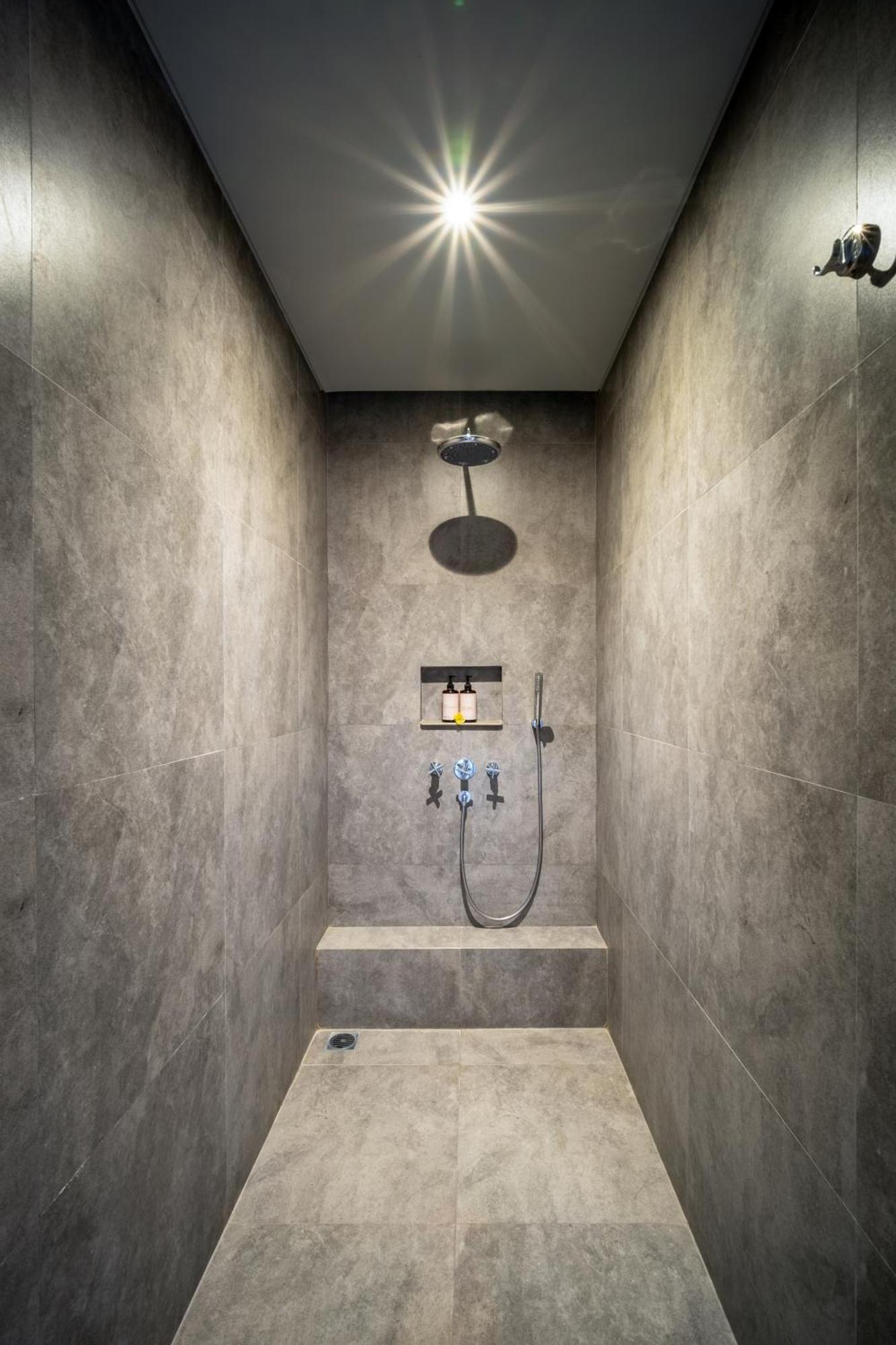 Villa De Suma - Fully Staffed Luxury Villa, Walk To The Beach! 세미냑 외부 사진