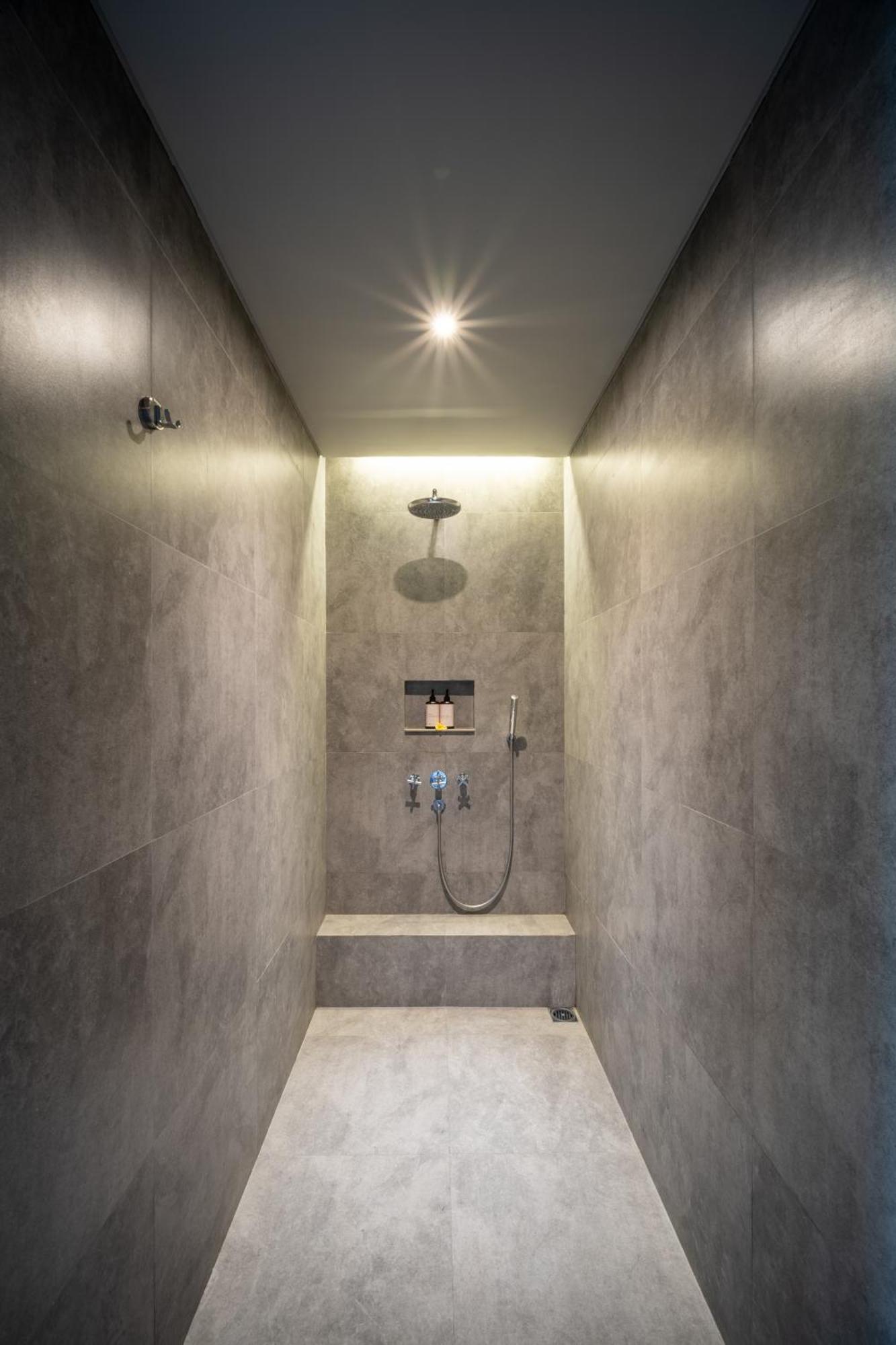 Villa De Suma - Fully Staffed Luxury Villa, Walk To The Beach! 세미냑 외부 사진