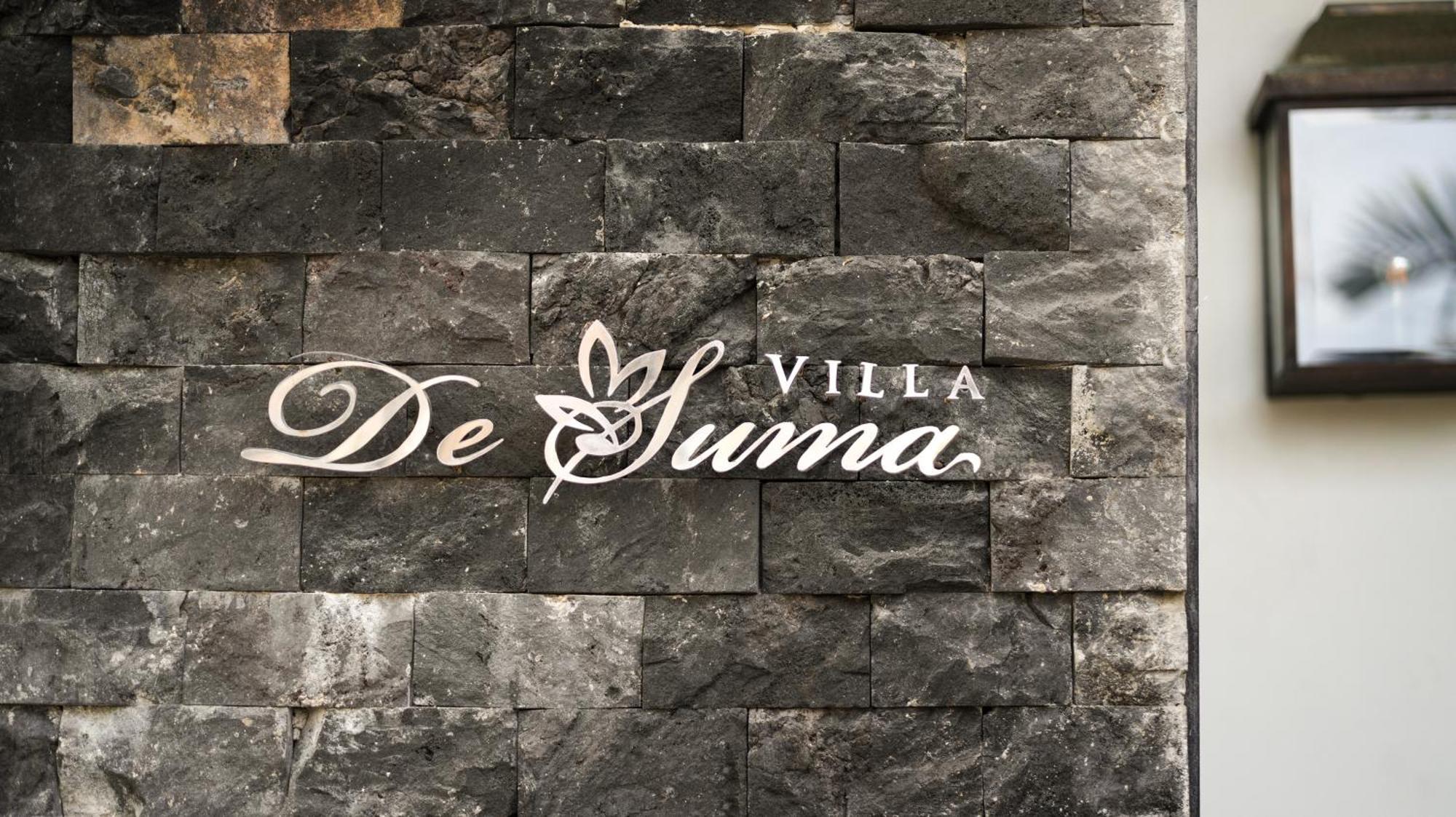 Villa De Suma - Fully Staffed Luxury Villa, Walk To The Beach! 세미냑 외부 사진